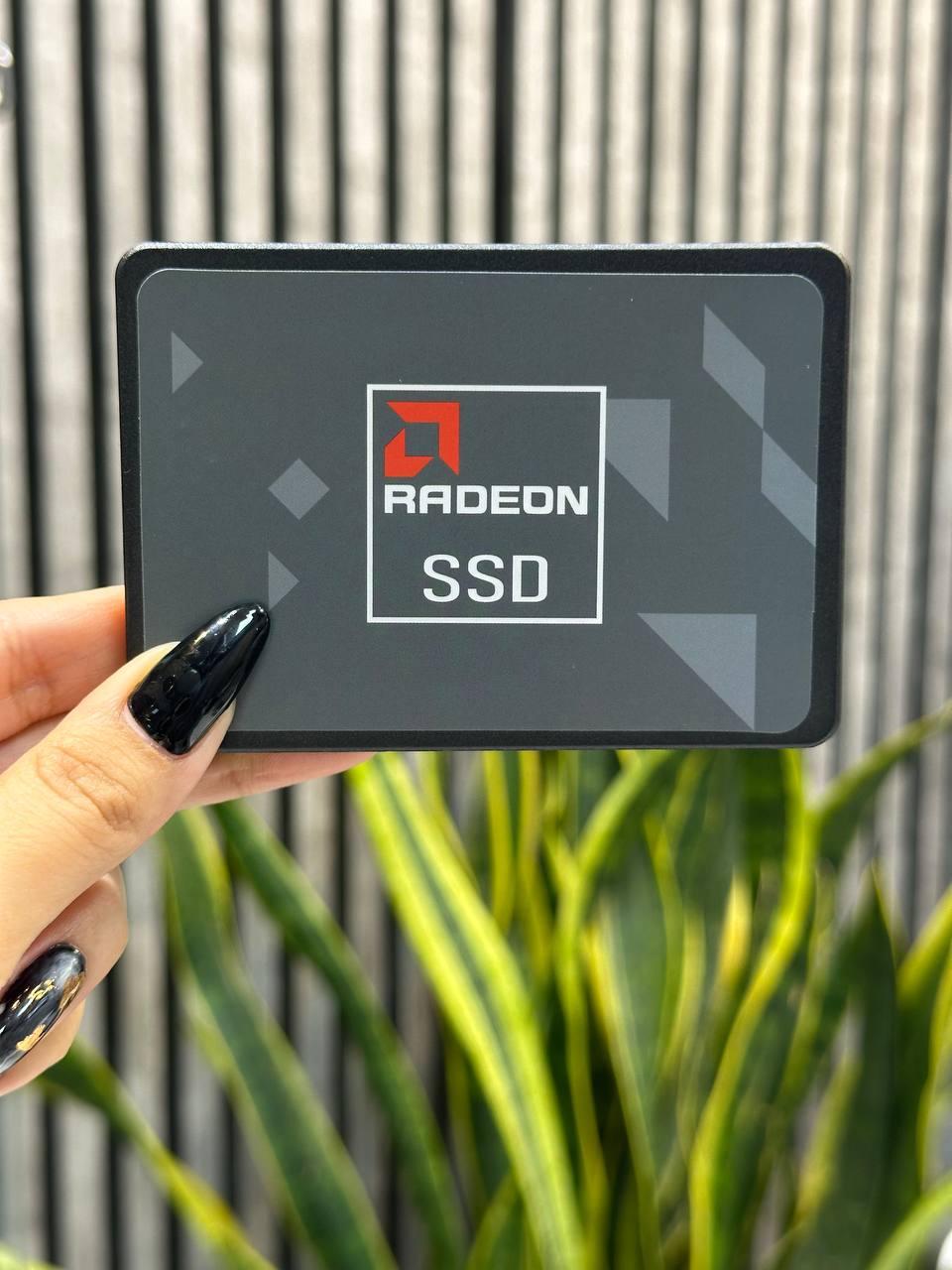 فروش حافظه اس اس دی RADEON