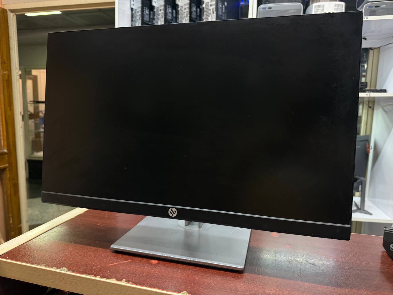 Monitor HP p24h G4